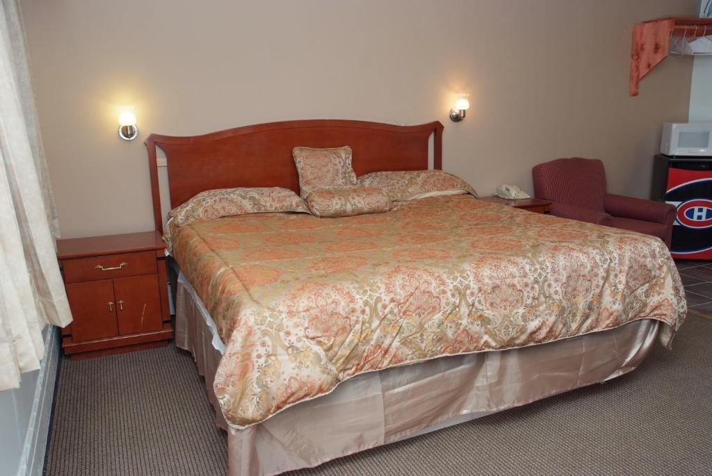 Fairway Inn & Suites Kitchener Room photo