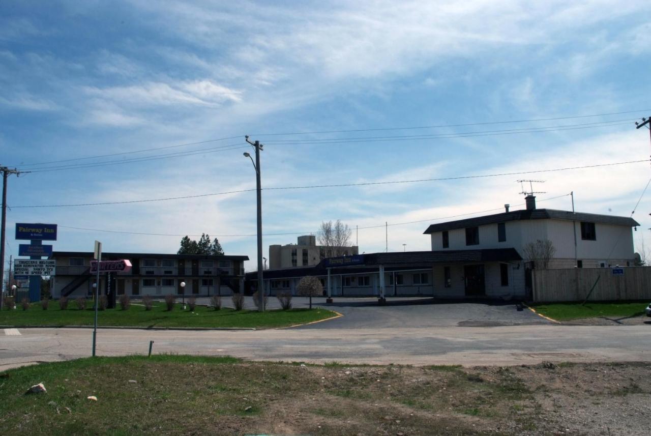 Fairway Inn & Suites Kitchener Exterior photo
