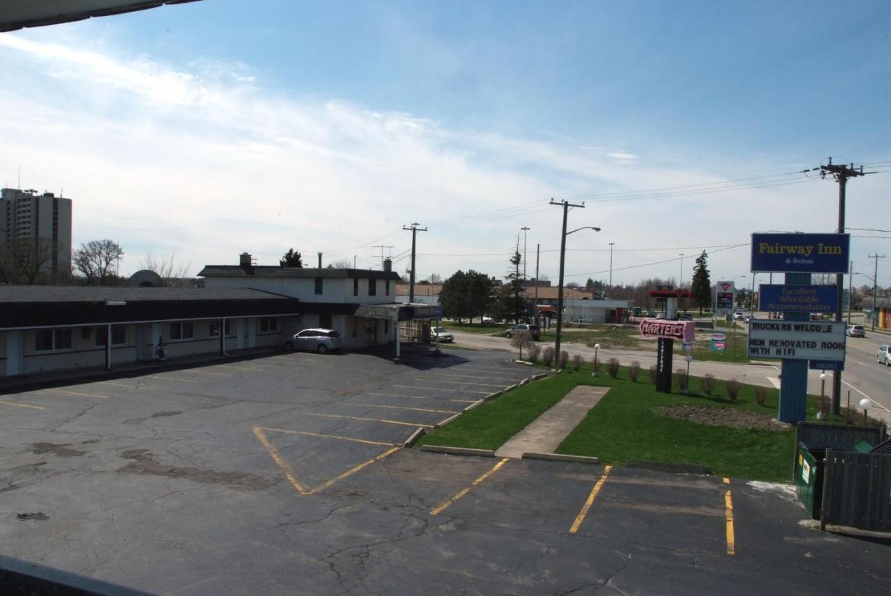Fairway Inn & Suites Kitchener Exterior photo